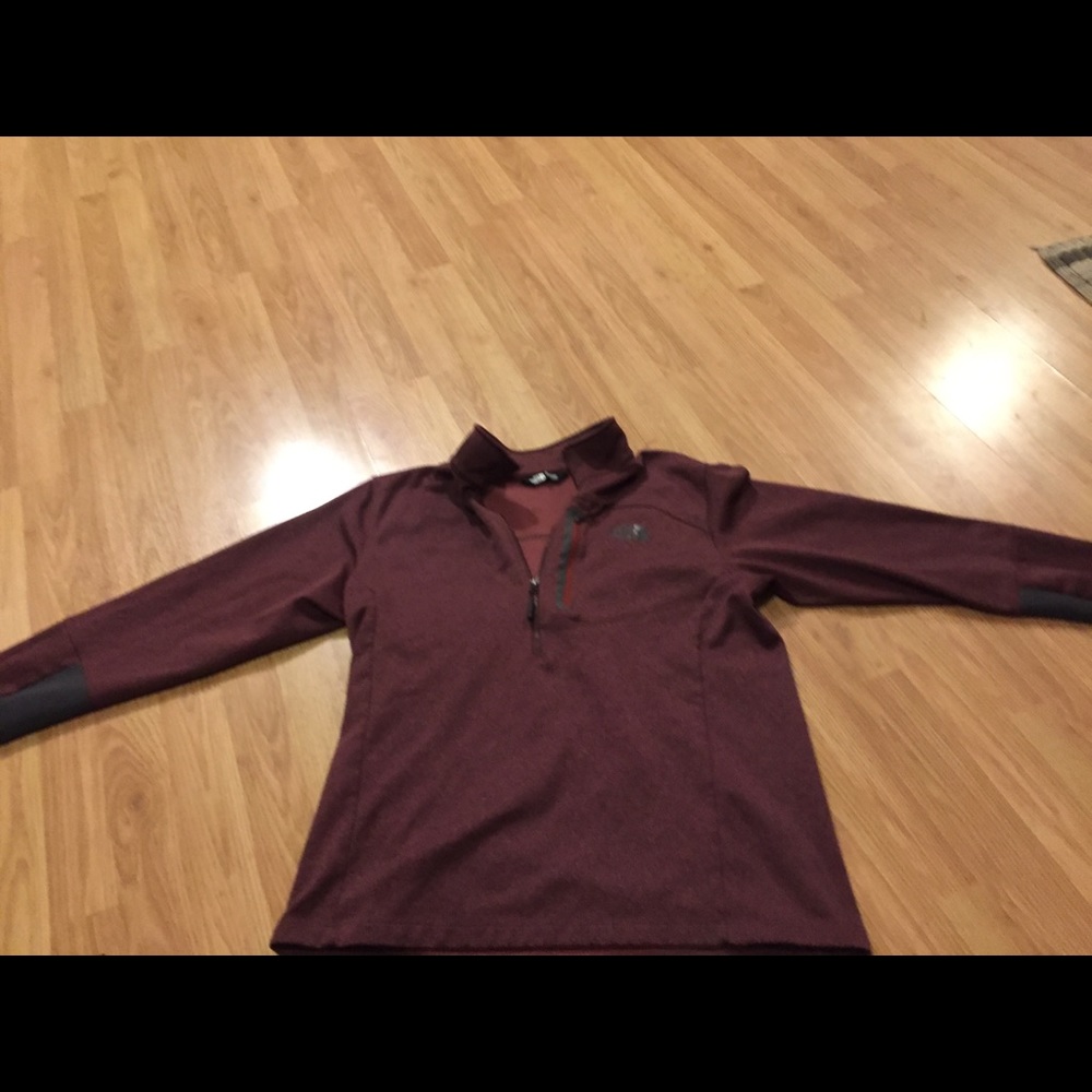 Men’s North Face pullover size L (unisex)